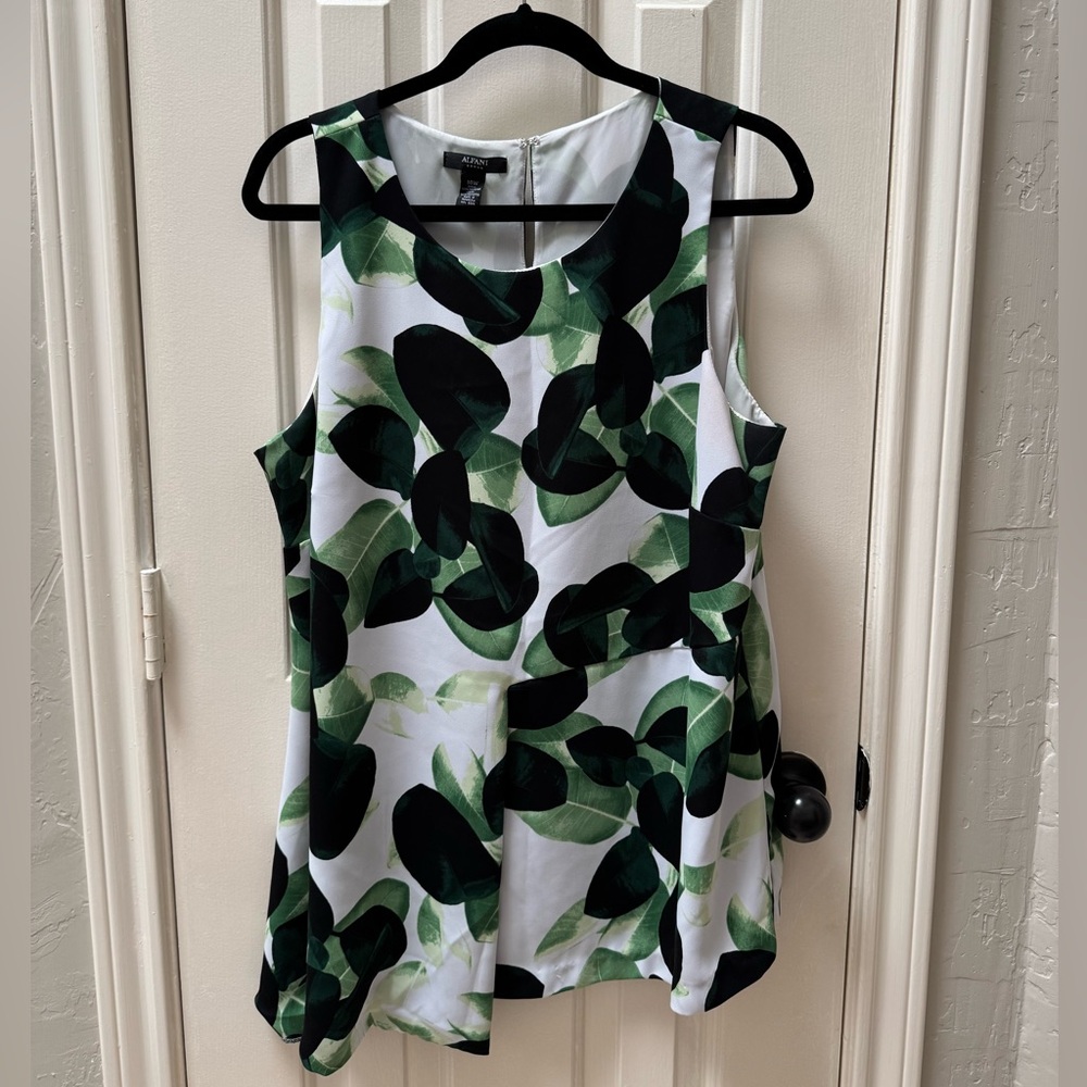 Alfani Woman 14W Sleeveless Leaf Patterned Tunic
